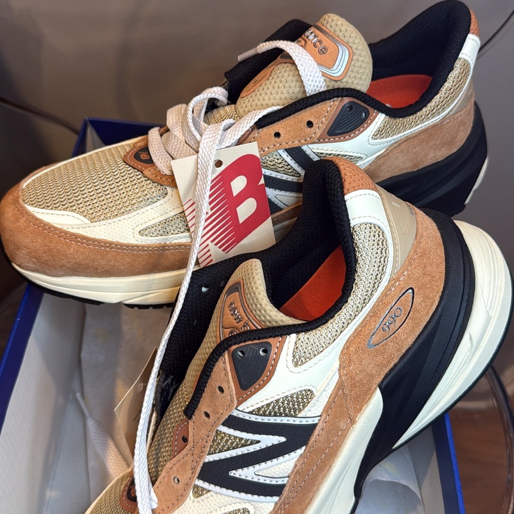 New Balance Men's Beige and Black Sneakers